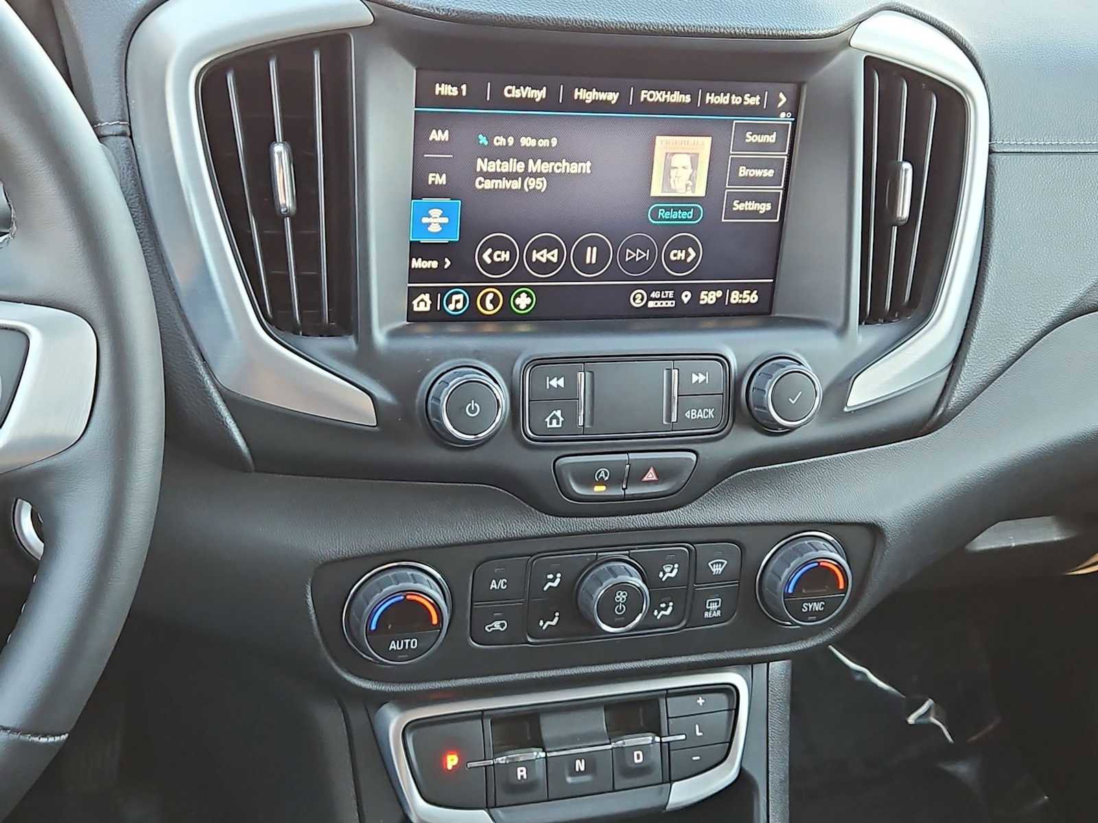 Used 2024 GMC Terrain SLT image 28