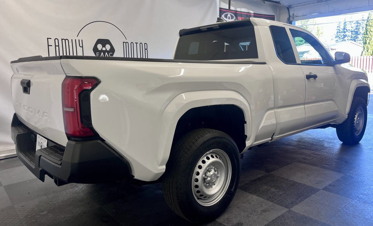 Used 2024 Toyota Tacoma SR image 3