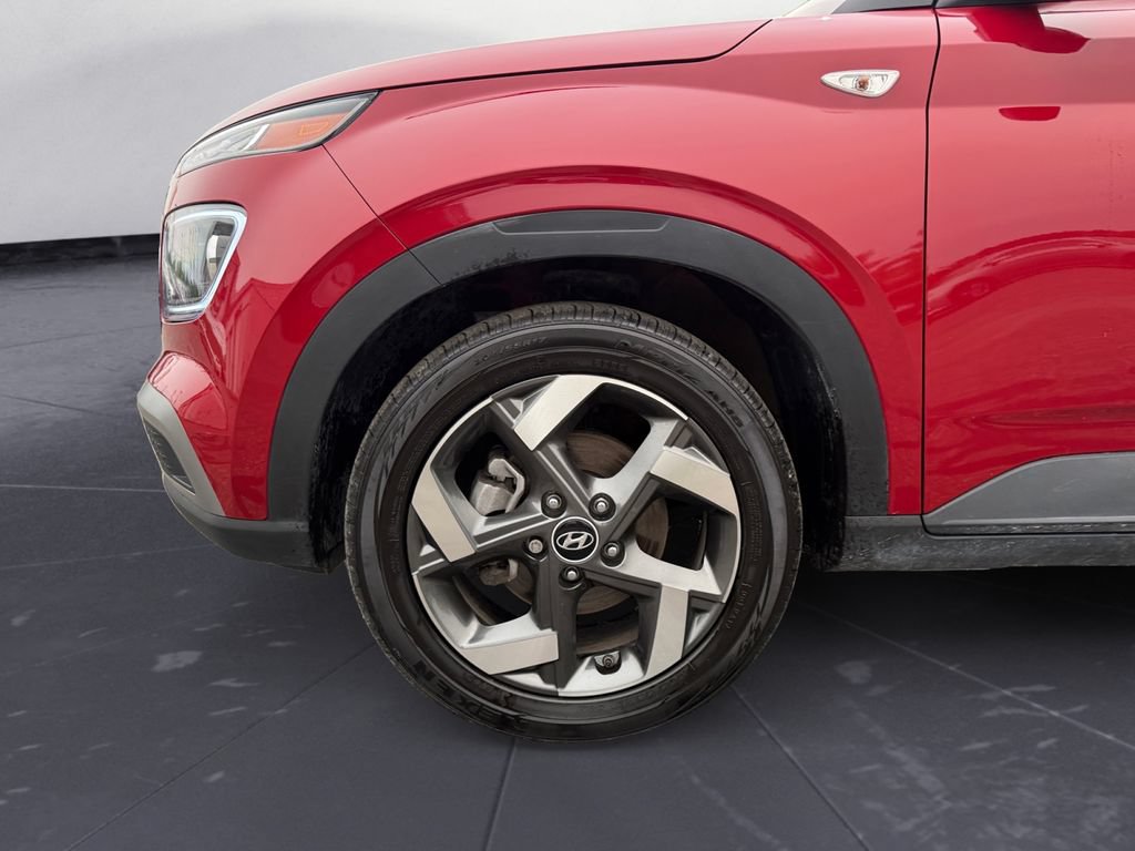 Certified 2022 Hyundai Venue Limited FWD image 15