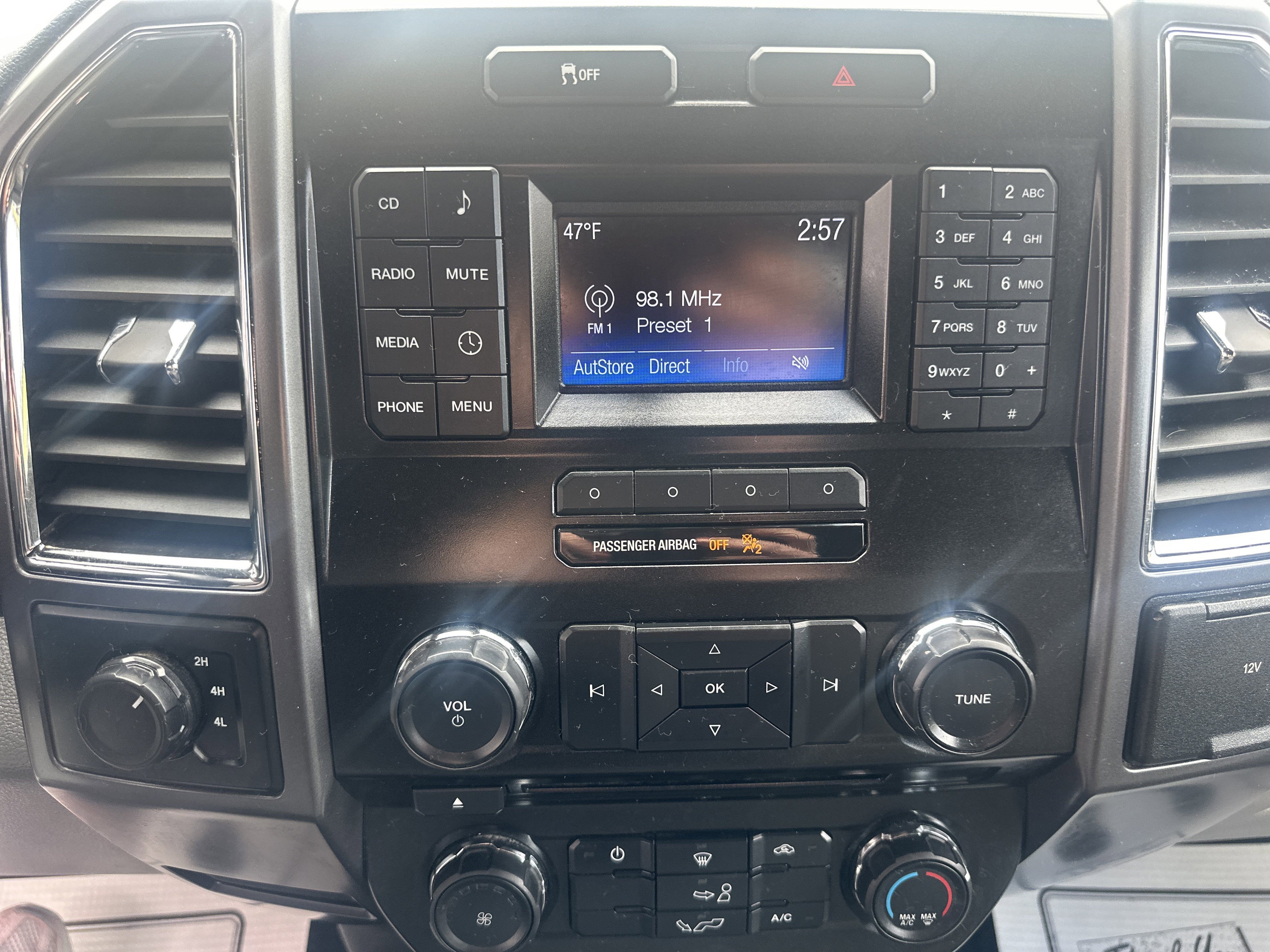 Used 2015 Ford F150 XLT AWD/4WD image 25