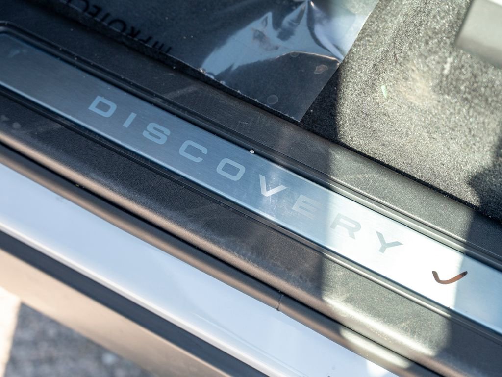 New 2025 Land Rover Discovery Dynamic SE image 16