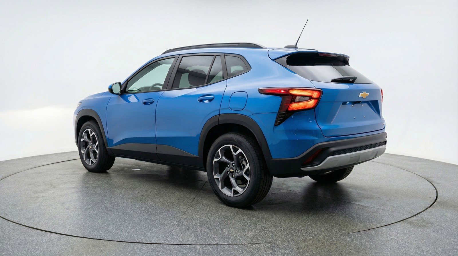 Used 2025 Chevrolet Trax LT FWD image 6