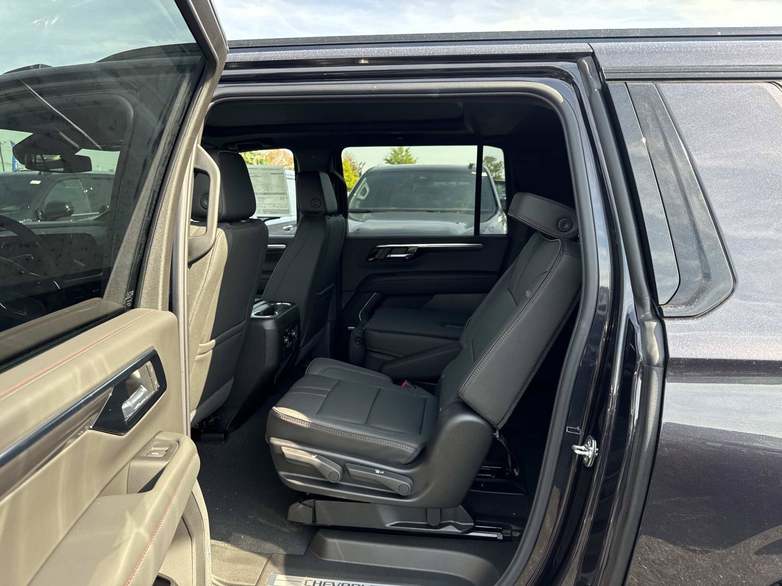 New 2027 Chevrolet Suburban RST w/ Comfort Package AWD/4WD image 19