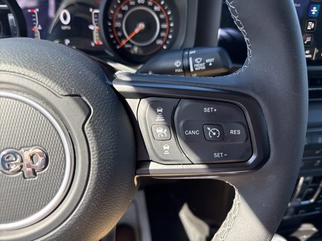 Used 2025 Jeep Gladiator Mojave w/ Convenience Group AWD/4WD image 34