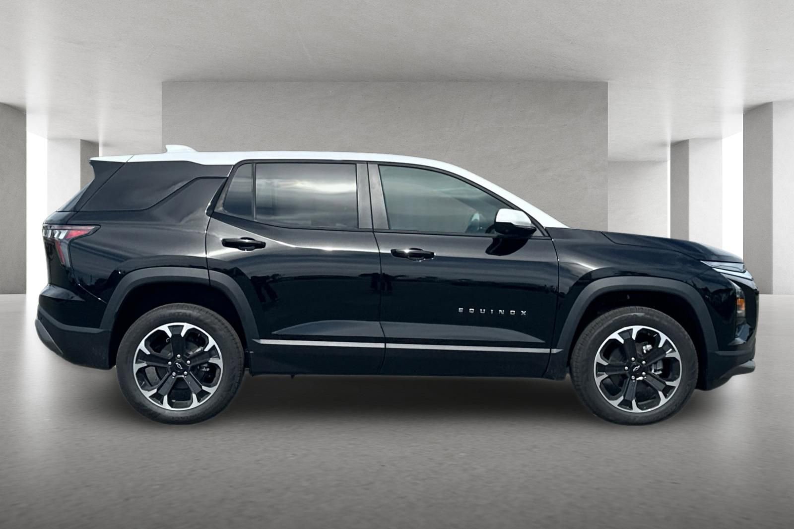 New 2026 Chevrolet Equinox LT AWD/4WD image 3