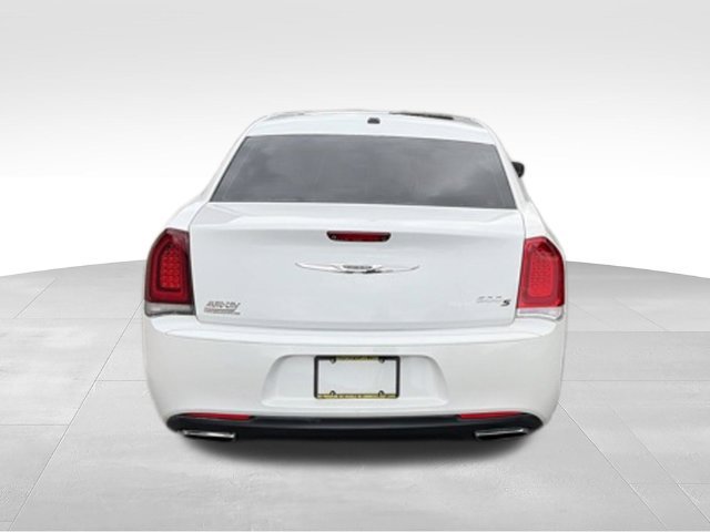 Used 2015 Chrysler 300 S RWD image 33