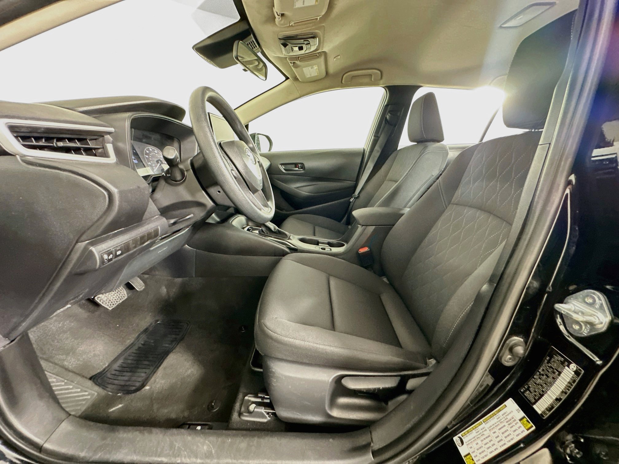 Used 2025 Toyota Corolla LE FWD image 13