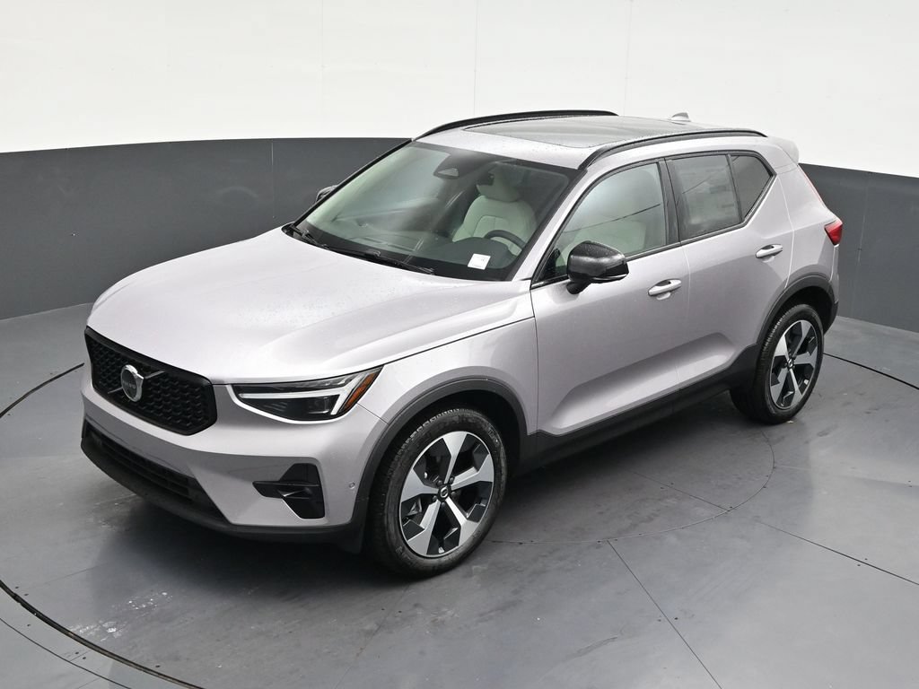 New 2026 Volvo XC40 B5 Plus w/ Protection Package Premier AWD/4WD image 13