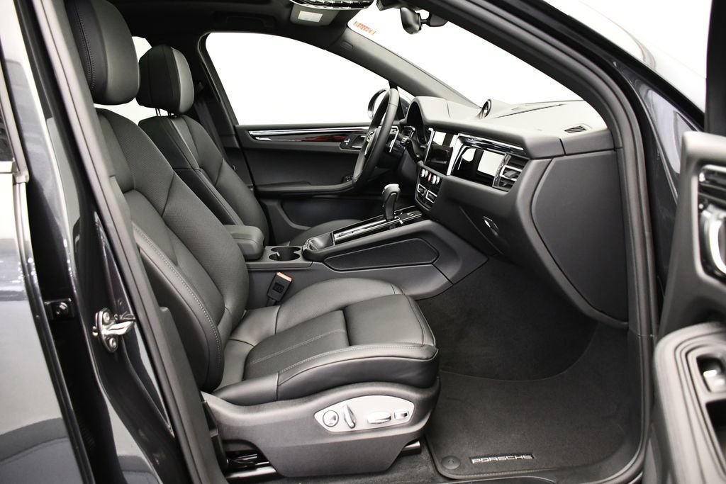 Certified 2025 Porsche Macan Turbo AWD/4WD image 49