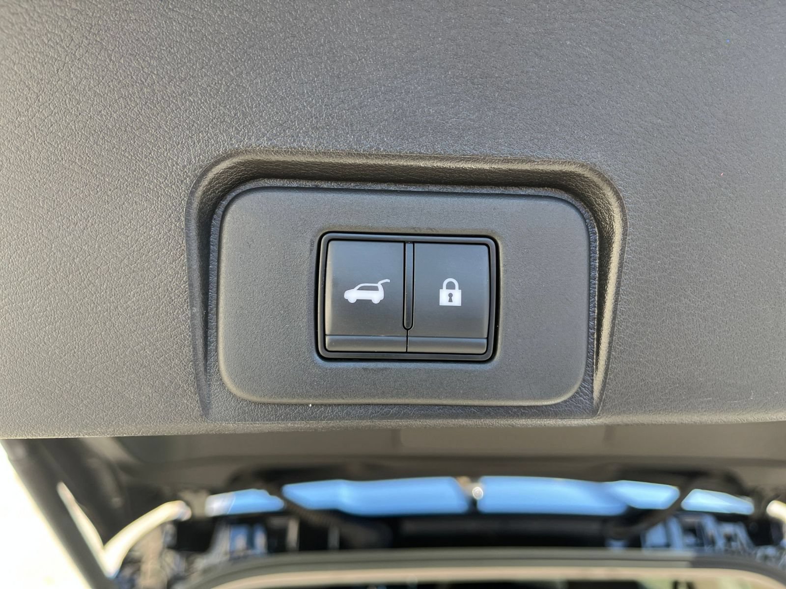 Used 2025 Nissan Rogue SV FWD image 23