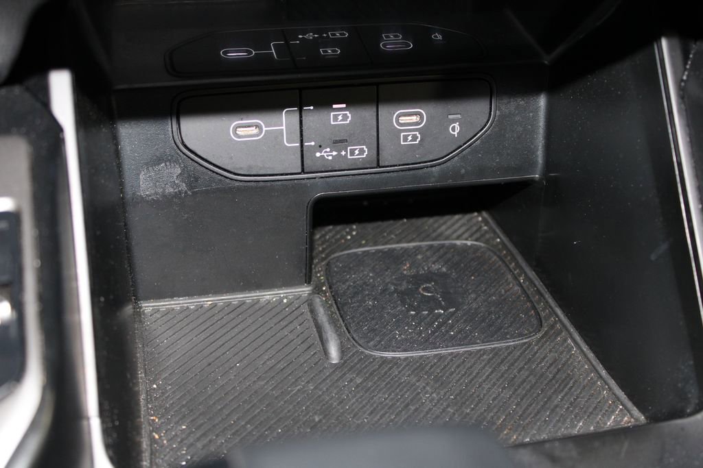 Used 2024 Kia Sorento S image 31