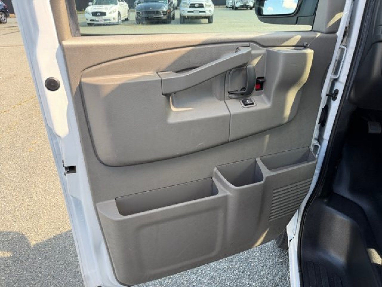 Used 2022 Chevrolet Express 2500 Extended w/ Driver Convenience Package RWD image 17