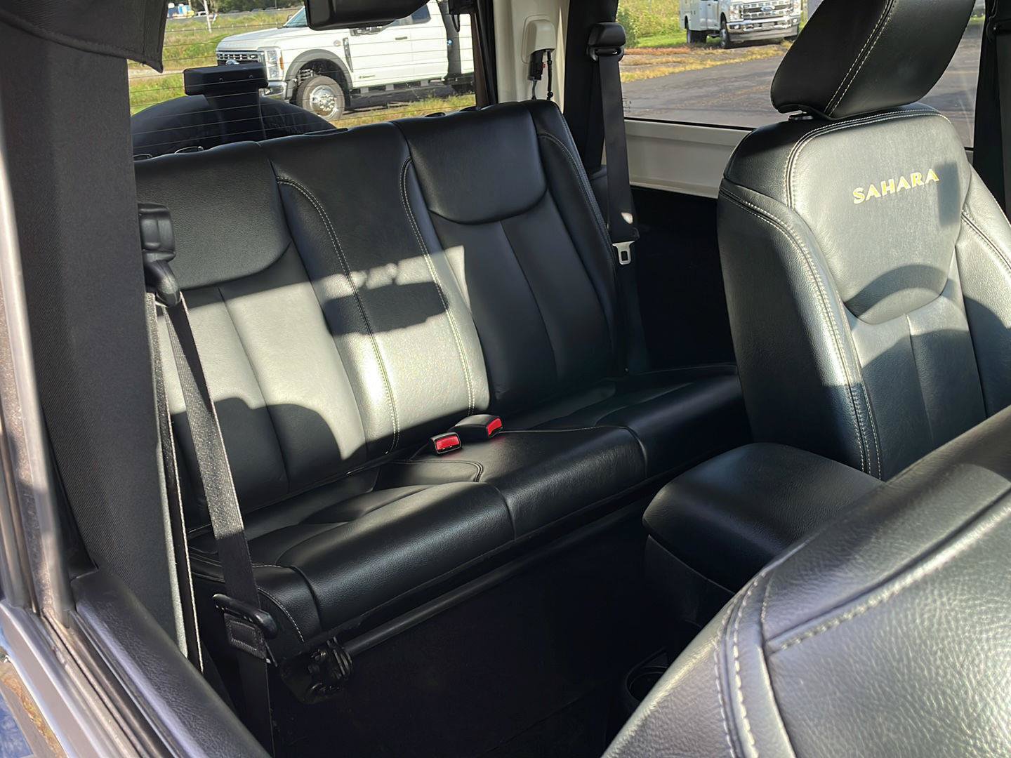 Used 2015 Jeep Wrangler Sahara w/ Connectivity Group AWD/4WD image 22