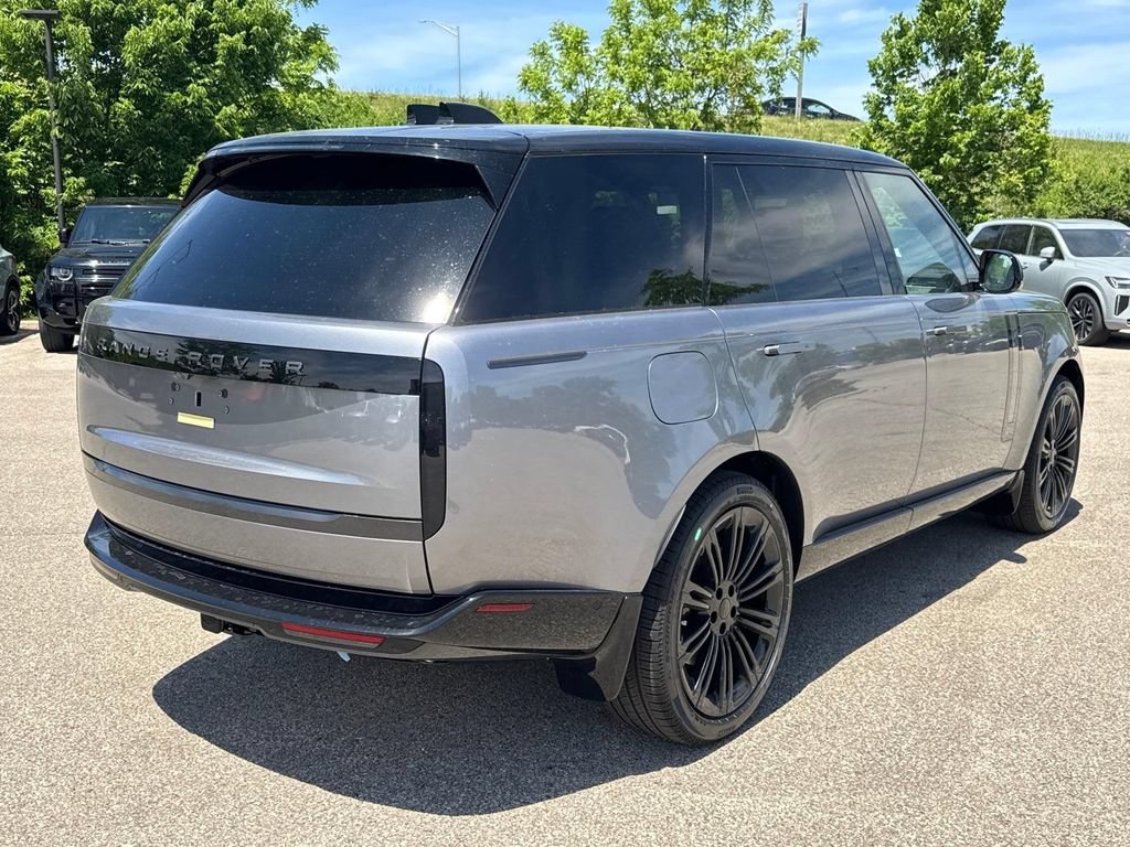 New 2026 Land Rover Range Rover Long Wheelbase SE AWD/4WD image 4