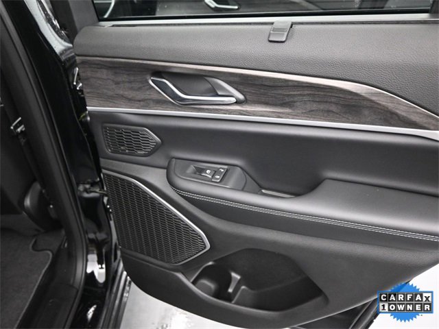 Used 2025 Jeep Grand Cherokee Limited w/ Luxury Tech Group II image 14