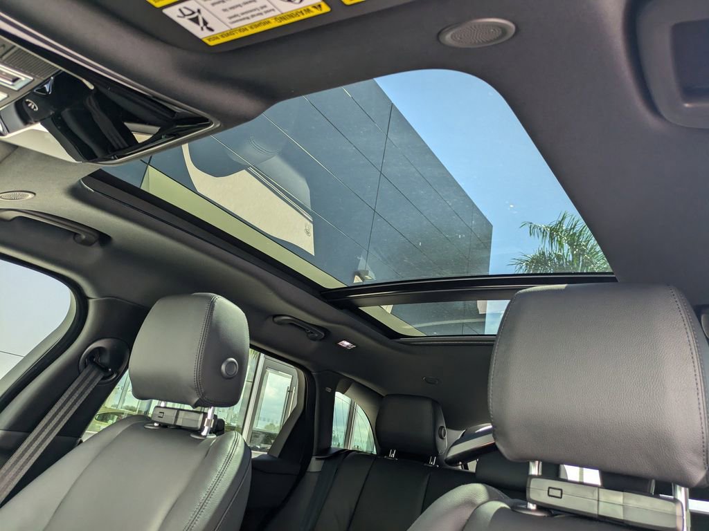 New 2026 Land Rover Range Rover Velar Dynamic SE image 21