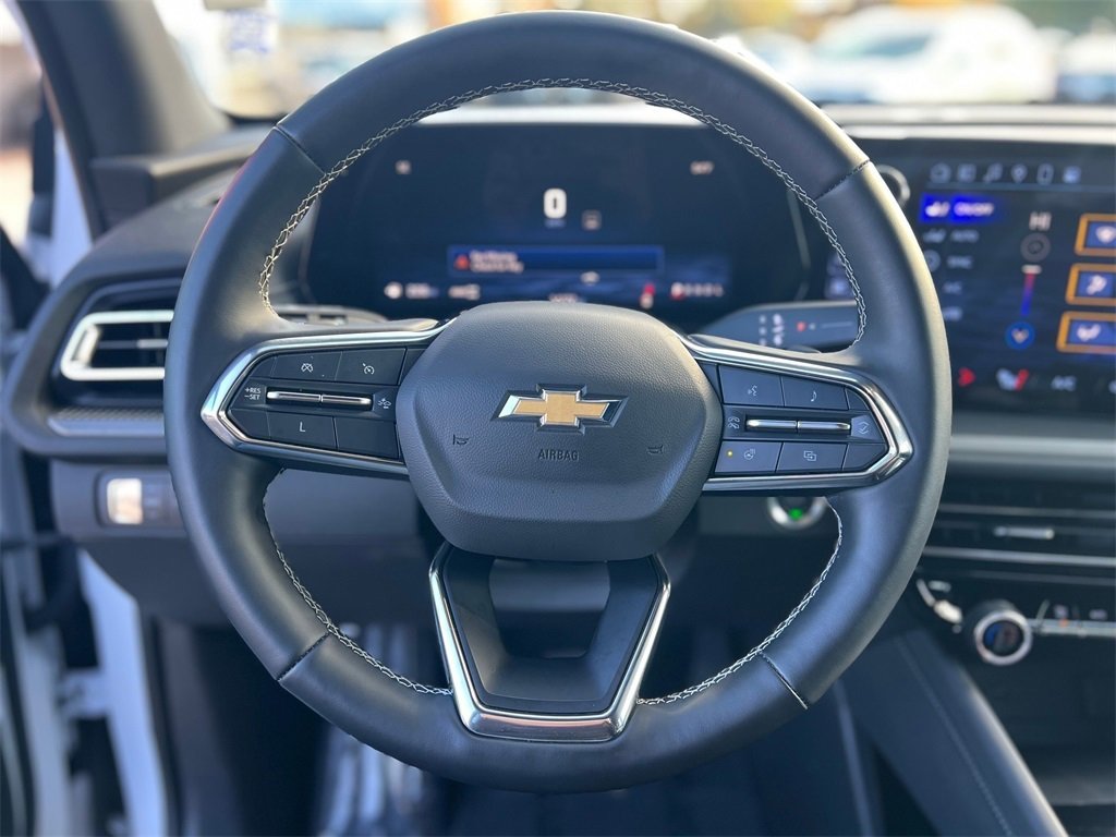 Used 2024 Chevrolet Traverse LT image 17