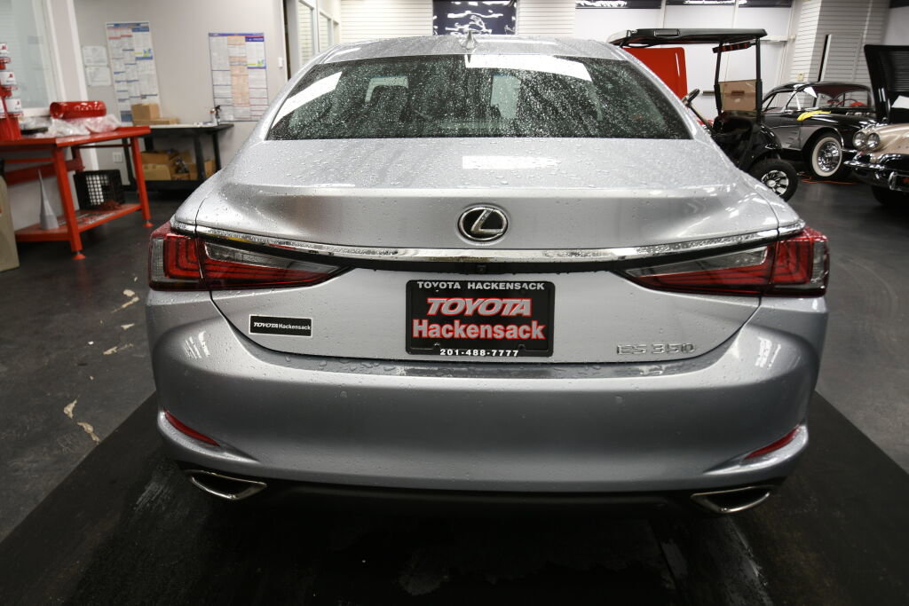 Used 2024 Lexus ES 350 w/ Premium Package image 6