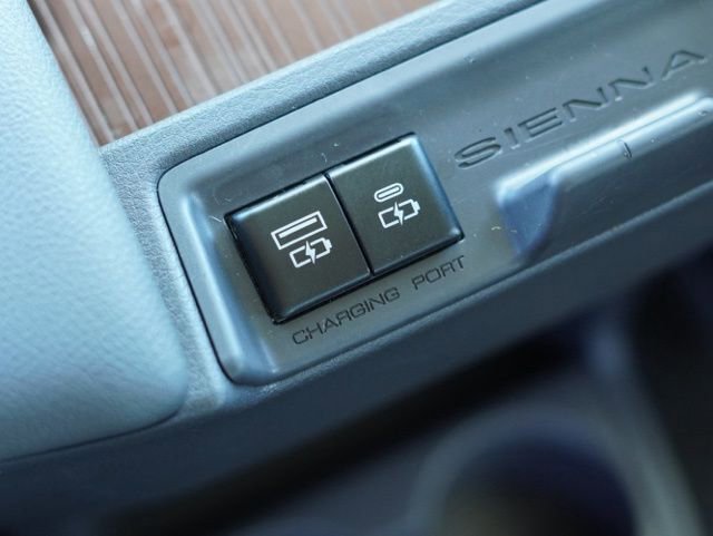 Certified 2024 Toyota Sienna LE image 34