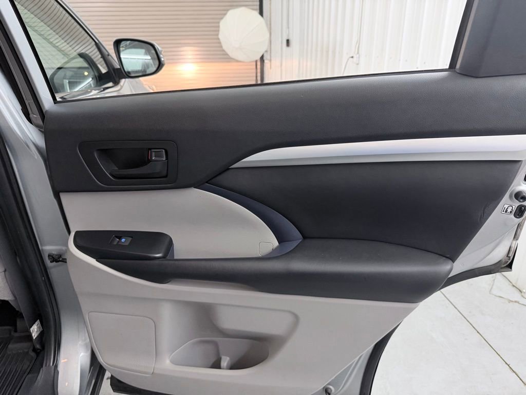 Used 2019 Toyota Highlander Plus image 36