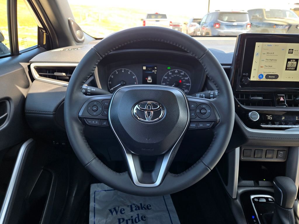 Used 2025 Toyota Corolla Cross AWD Hybrid w/ Moonroof Package image 20