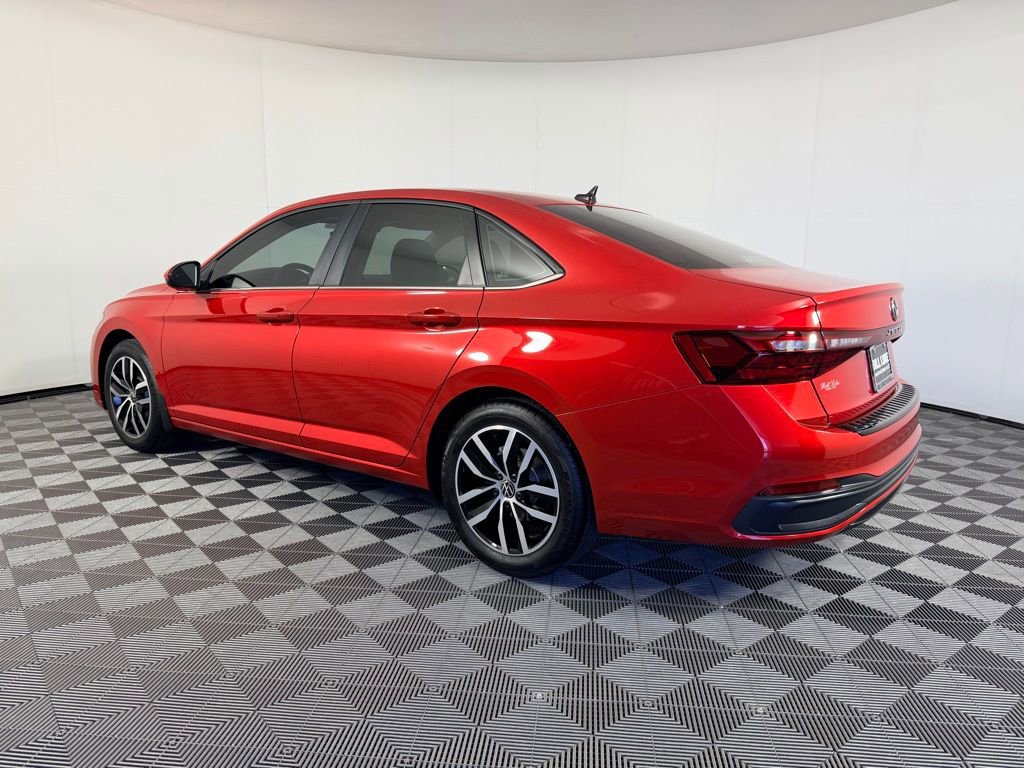 Used 2025 Volkswagen Jetta SE image 8