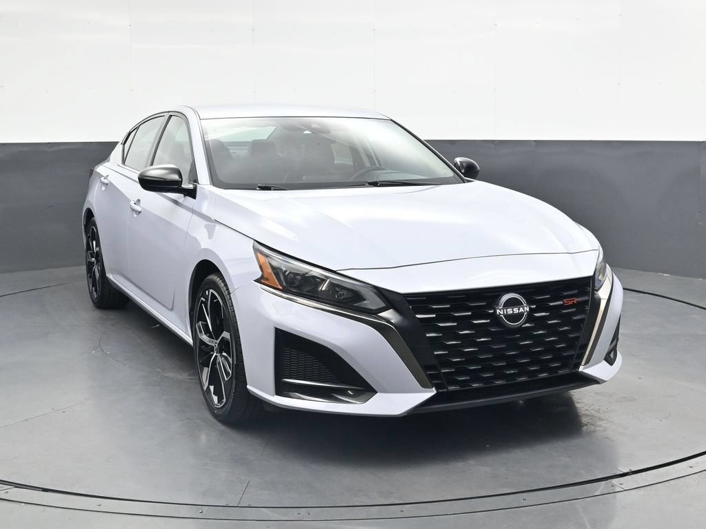 Used 2025 Nissan Altima 2.5 SR FWD image 2