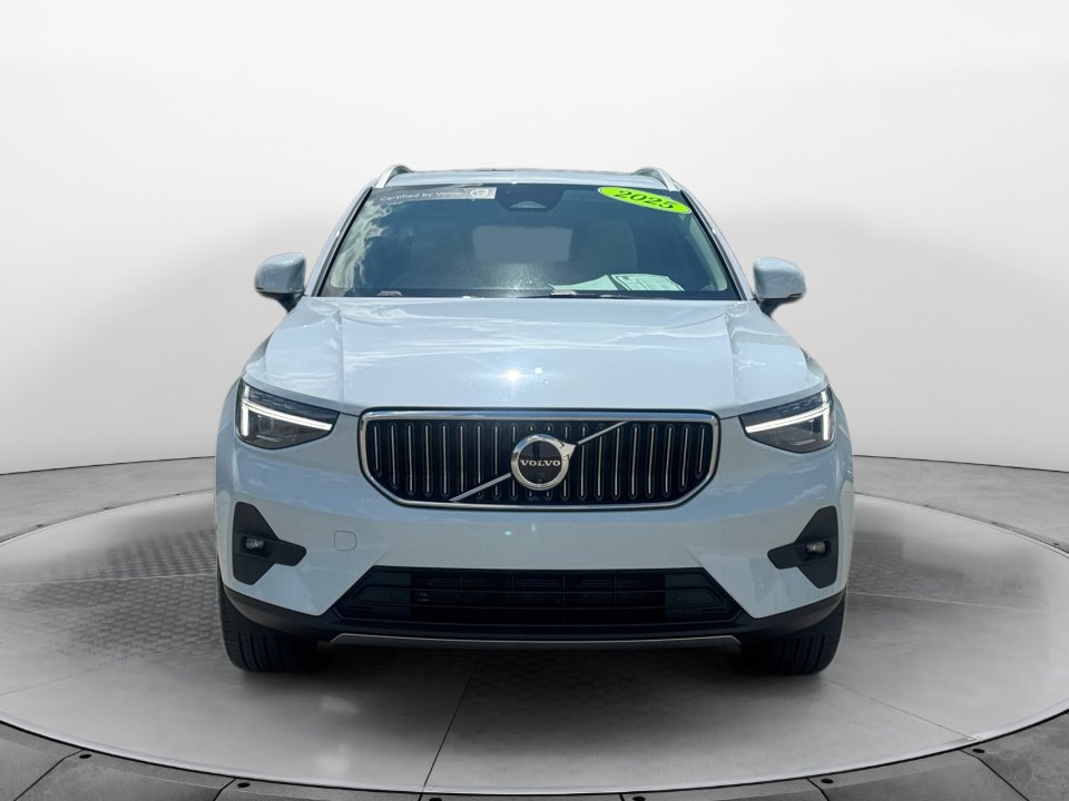 Certified 2025 Volvo XC40 B5 Ultra AWD/4WD image 2
