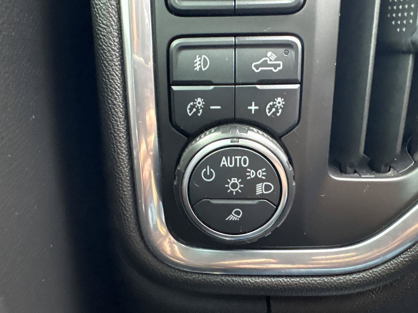 Used 2020 Chevrolet Silverado 1500 High Country w/ Technology Package AWD/4WD image 19