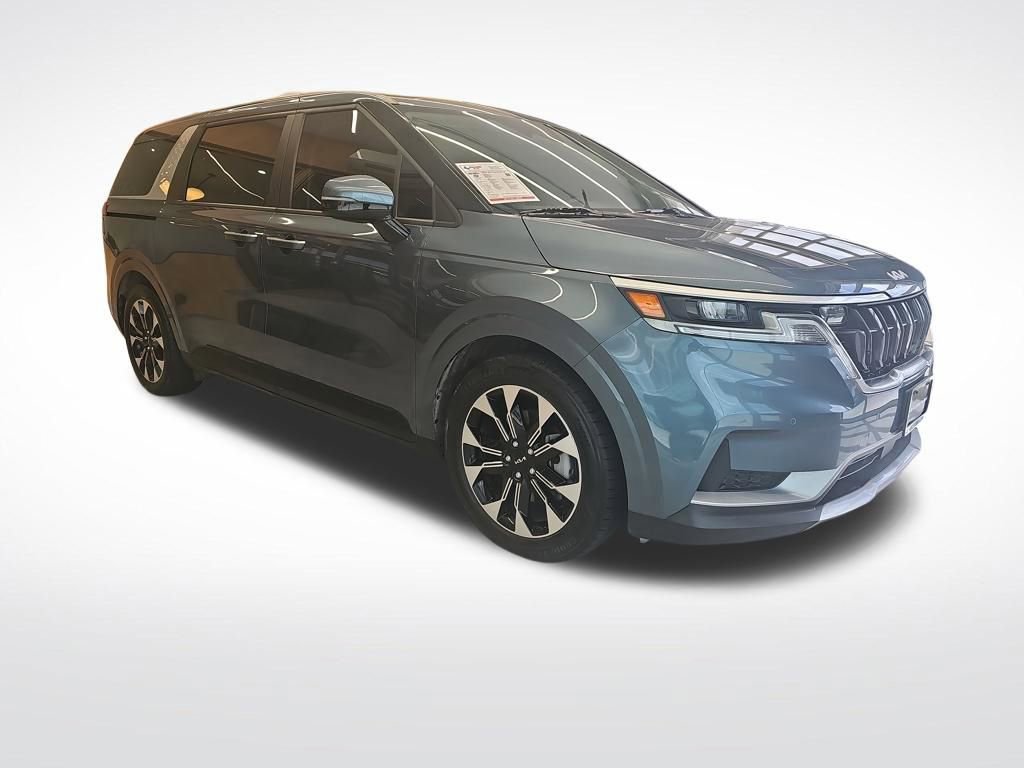 Used 2024 Kia Carnival EX image 8