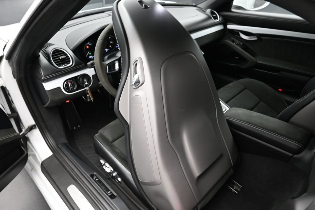 Certified 2022 Porsche 718 Boxster Spyder RWD image 18