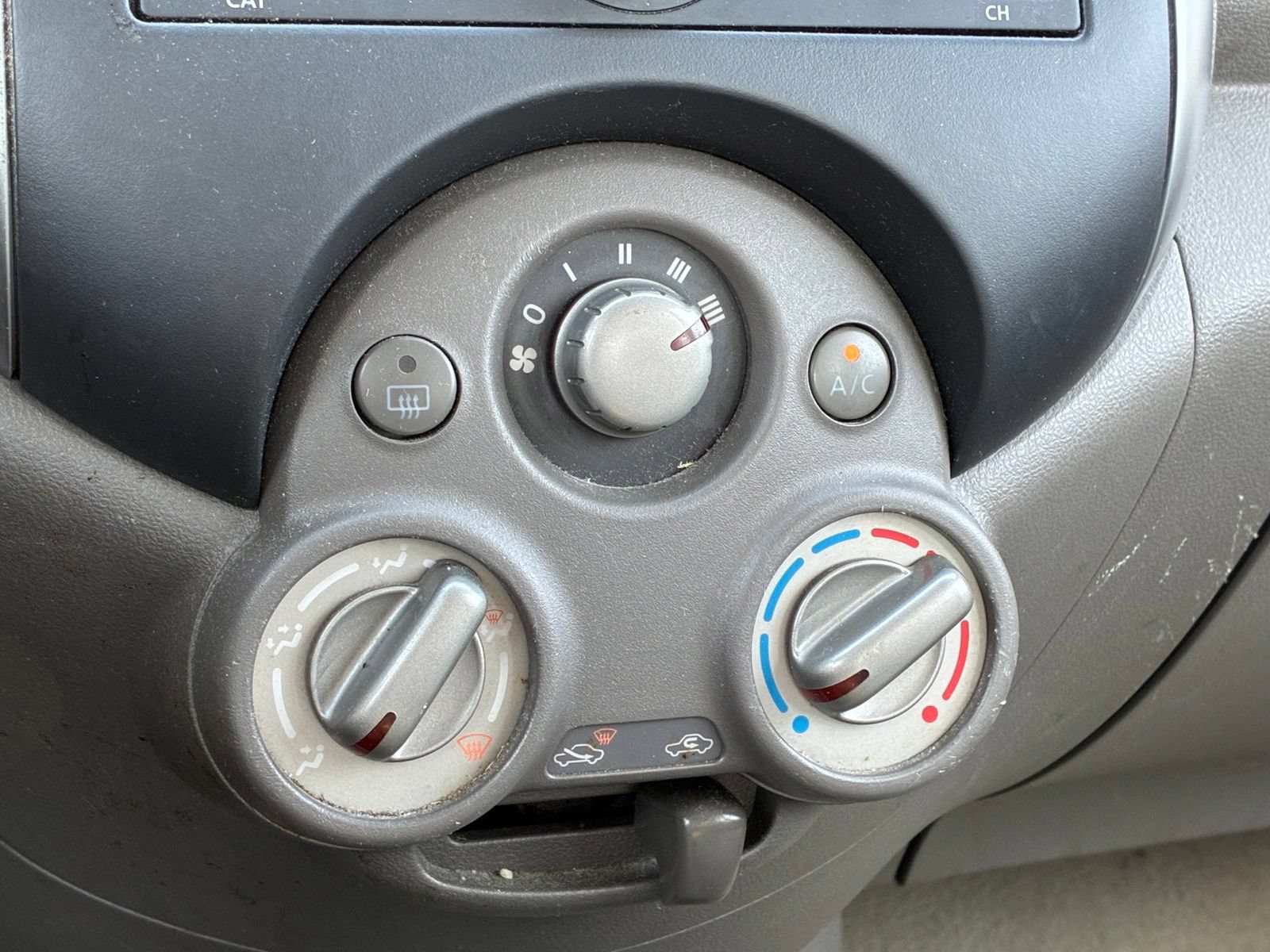 Used 2012 Nissan Versa FWD image 9