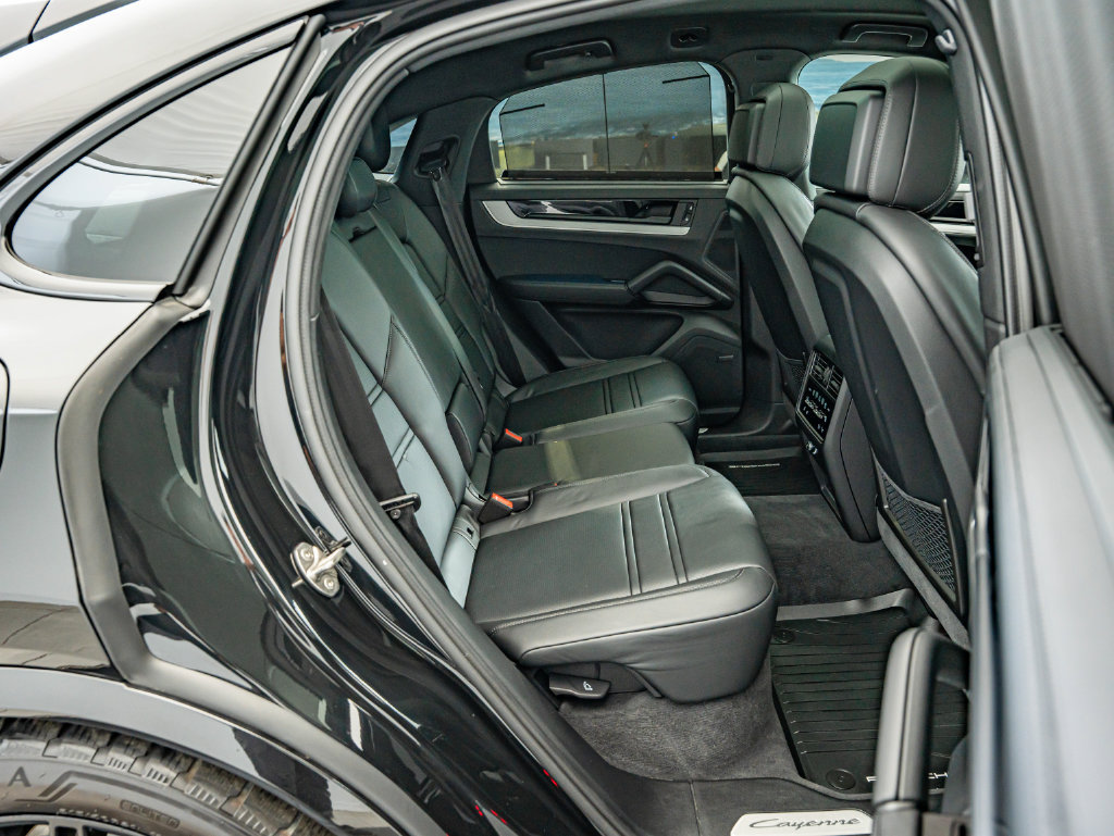 Certified 2025 Porsche Cayenne E-Hybrid Coupe AWD/4WD image 36