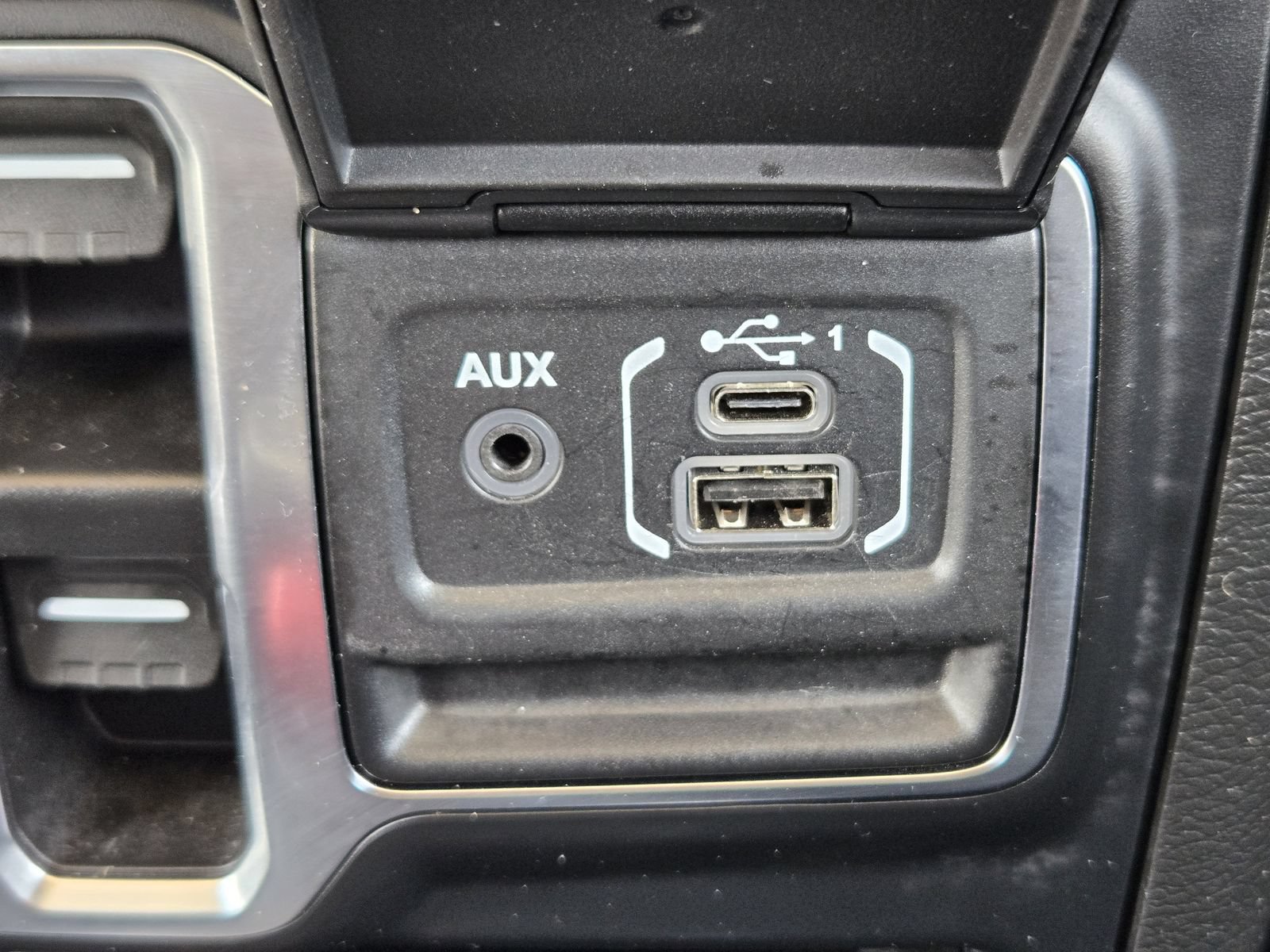Used 2023 Jeep Gladiator Mojave w/ Cold Weather Group AWD/4WD image 22