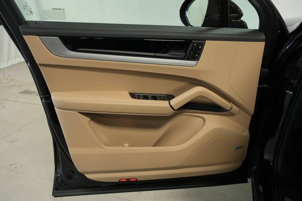 Certified 2026 Porsche Cayenne AWD/4WD image 24