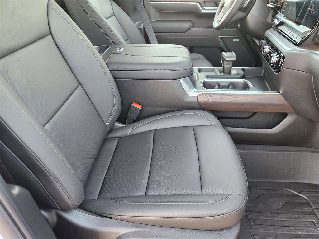 New 2026 GMC Sierra 1500 SLT image 9