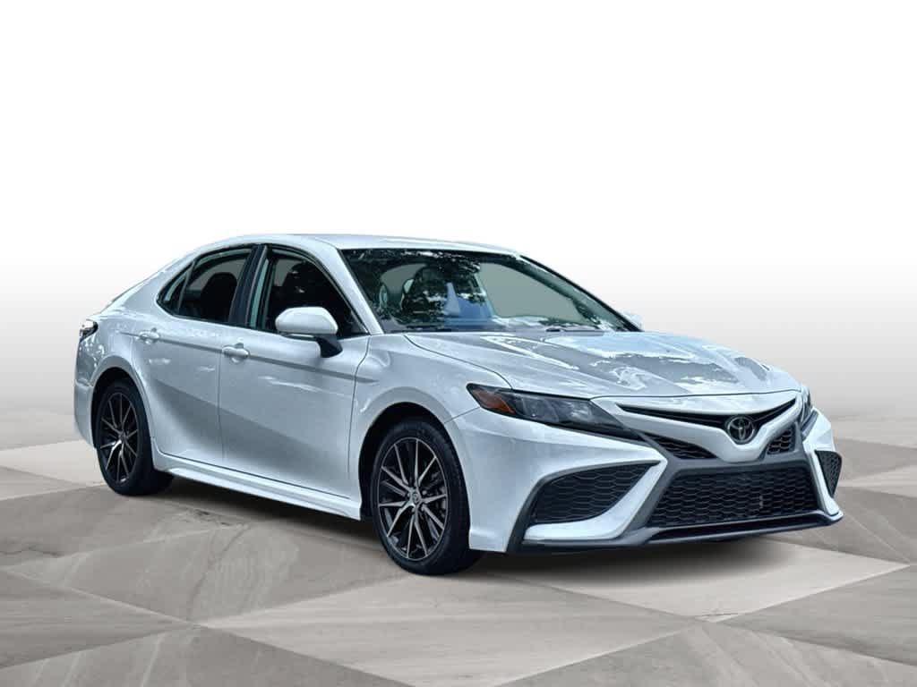 Used 2024 Toyota Camry SE w/ Convenience Package FWD image 2