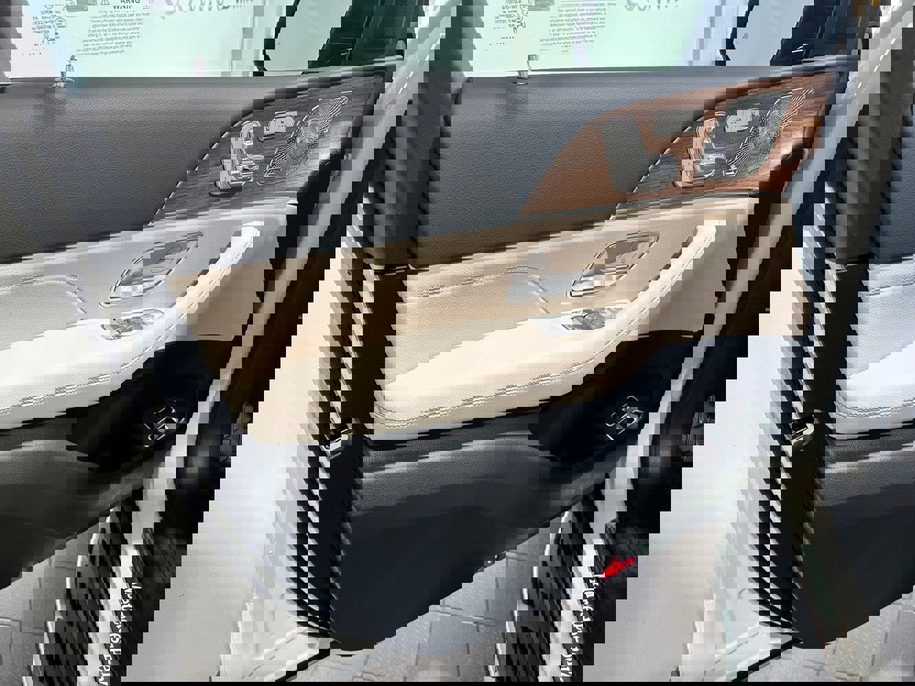 New 2026 Mercedes-Benz GLE 450e Exclusive 4MATIC AMG Line Plug image 8