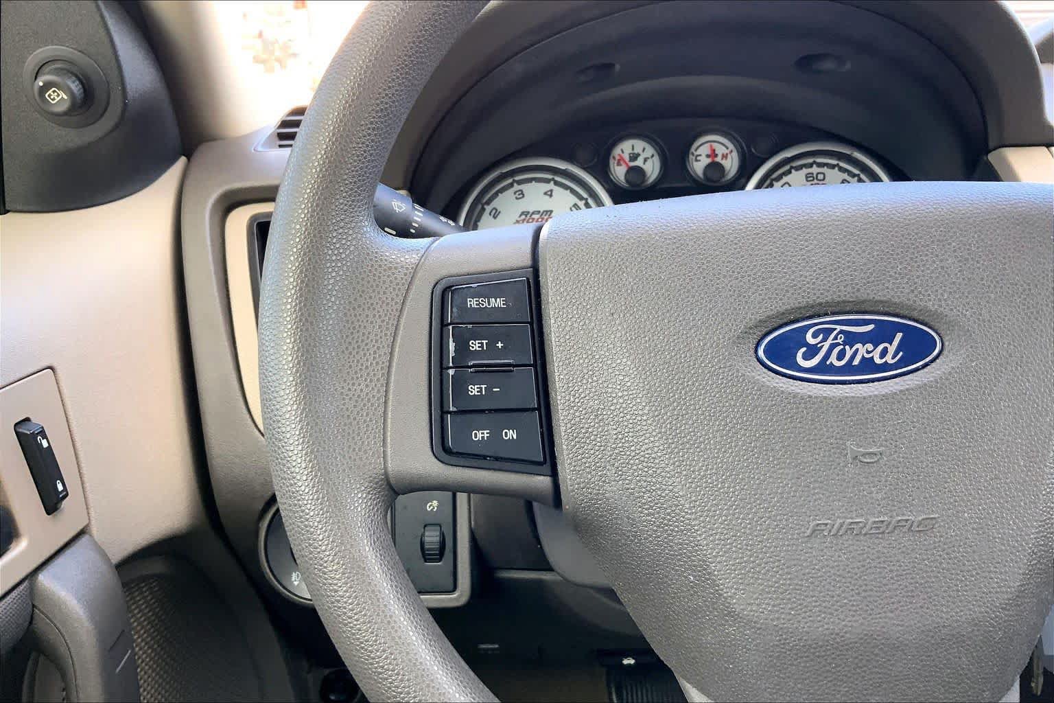 Used 2010 Ford Focus SE FWD image 22