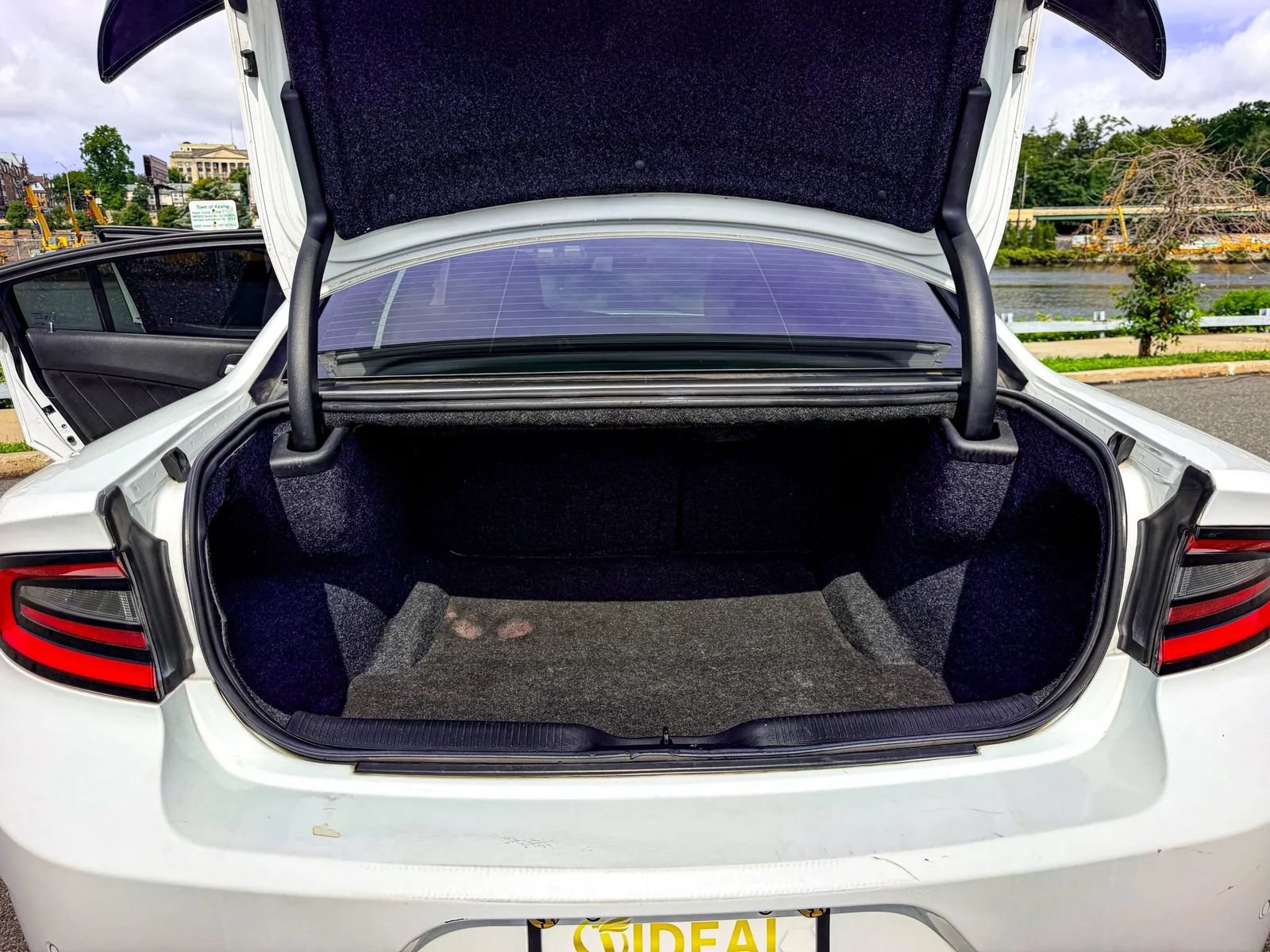 Used 2019 Dodge Charger R/T RWD image 9
