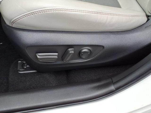 Used 2020 Toyota RAV4 Limited AWD/4WD image 6