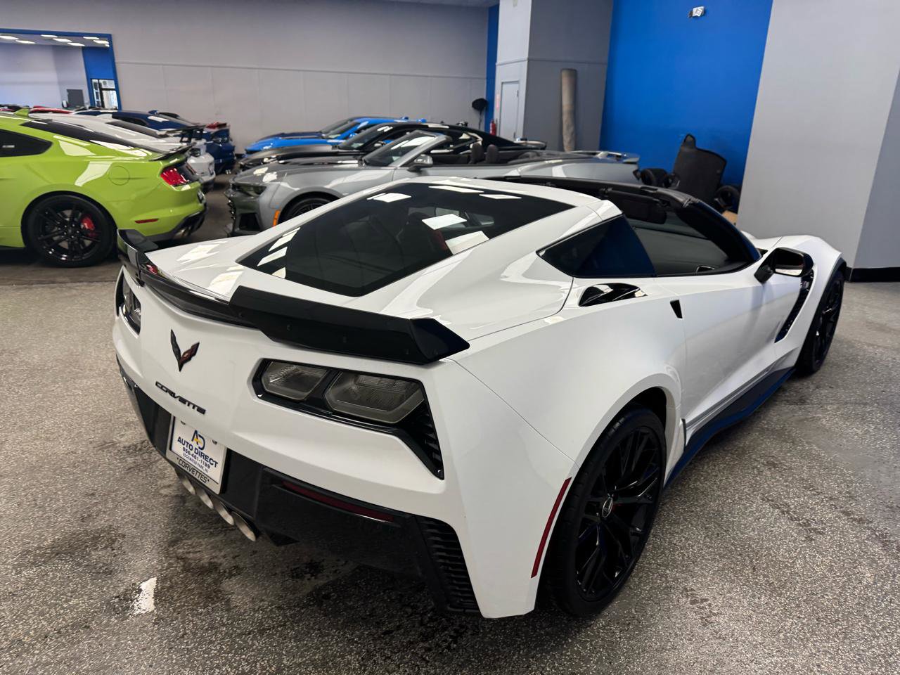 Used 2015 Chevrolet Corvette Z06 w/ 3LZ Preferred Equipment Group image 9