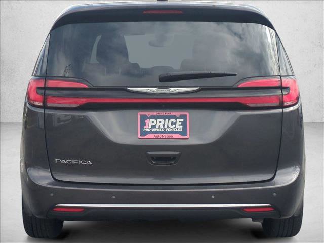 Used 2023 Chrysler Pacifica Touring-L image 7