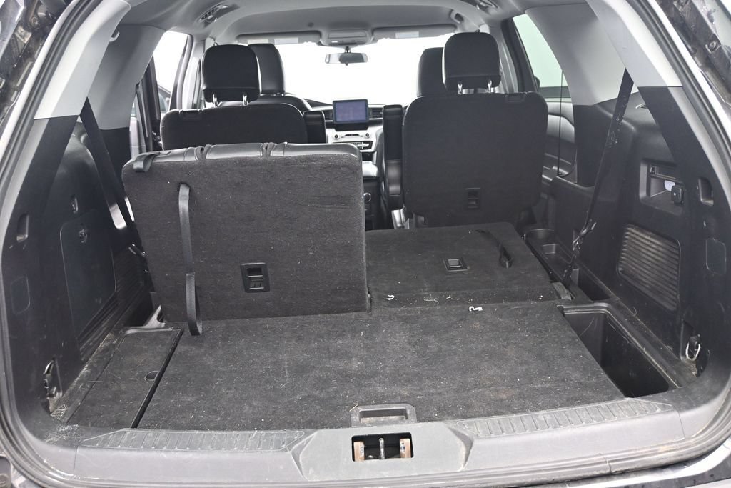 Used 2020 Ford Explorer XLT w/ Equipment Group 202A AWD/4WD image 16