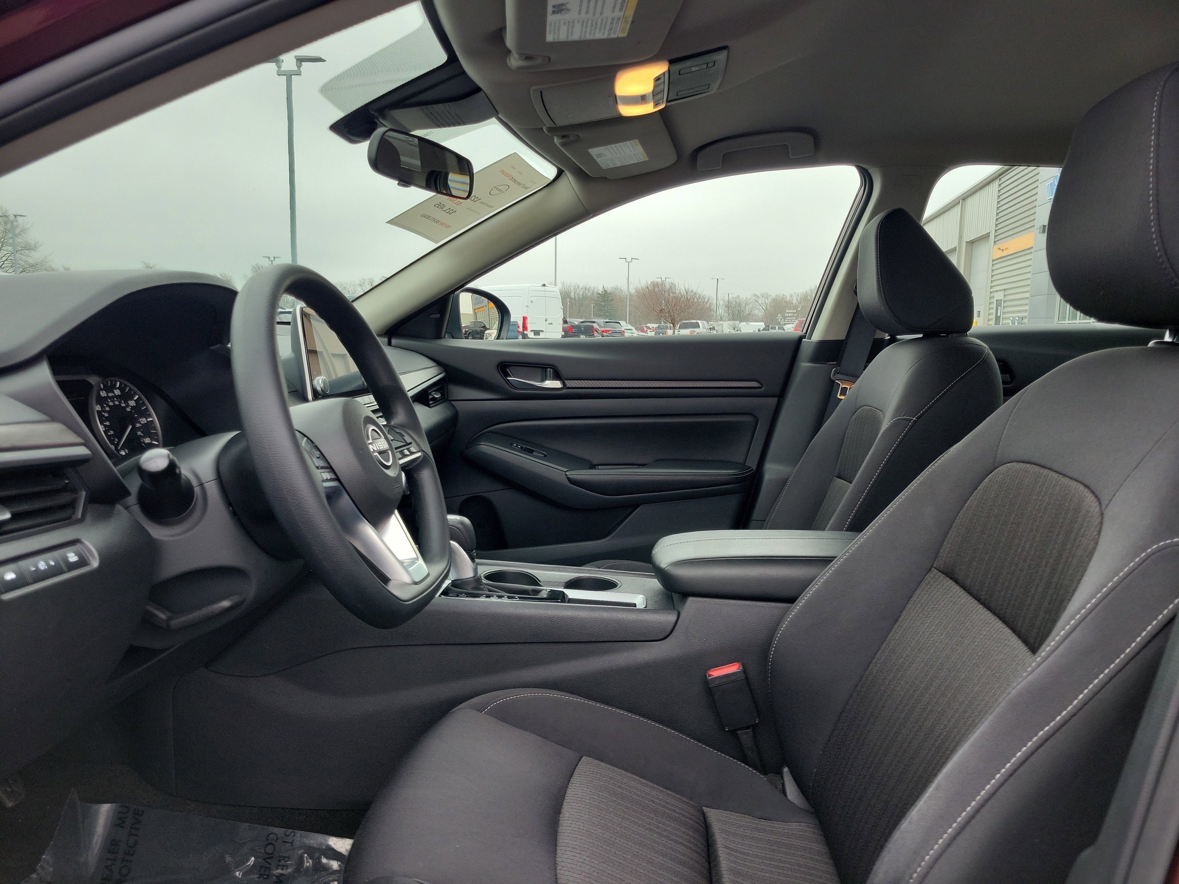 Used 2025 Nissan Altima 2.5 SV FWD image 15
