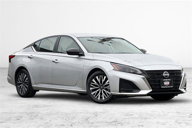 Used 2024 Nissan Altima 2.5 SV