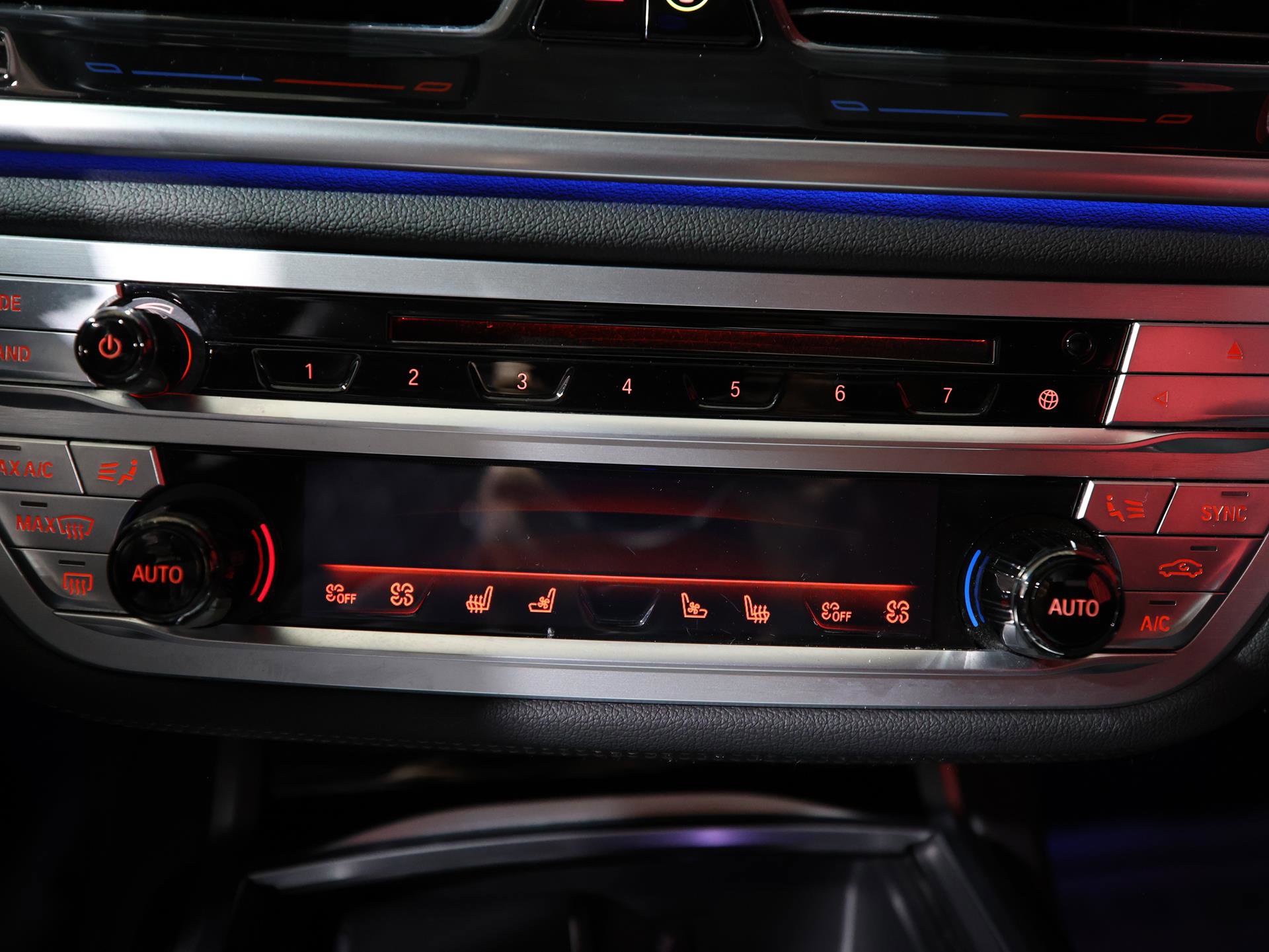 Used 2019 BMW 750i w/ Executive Package RWD image 29