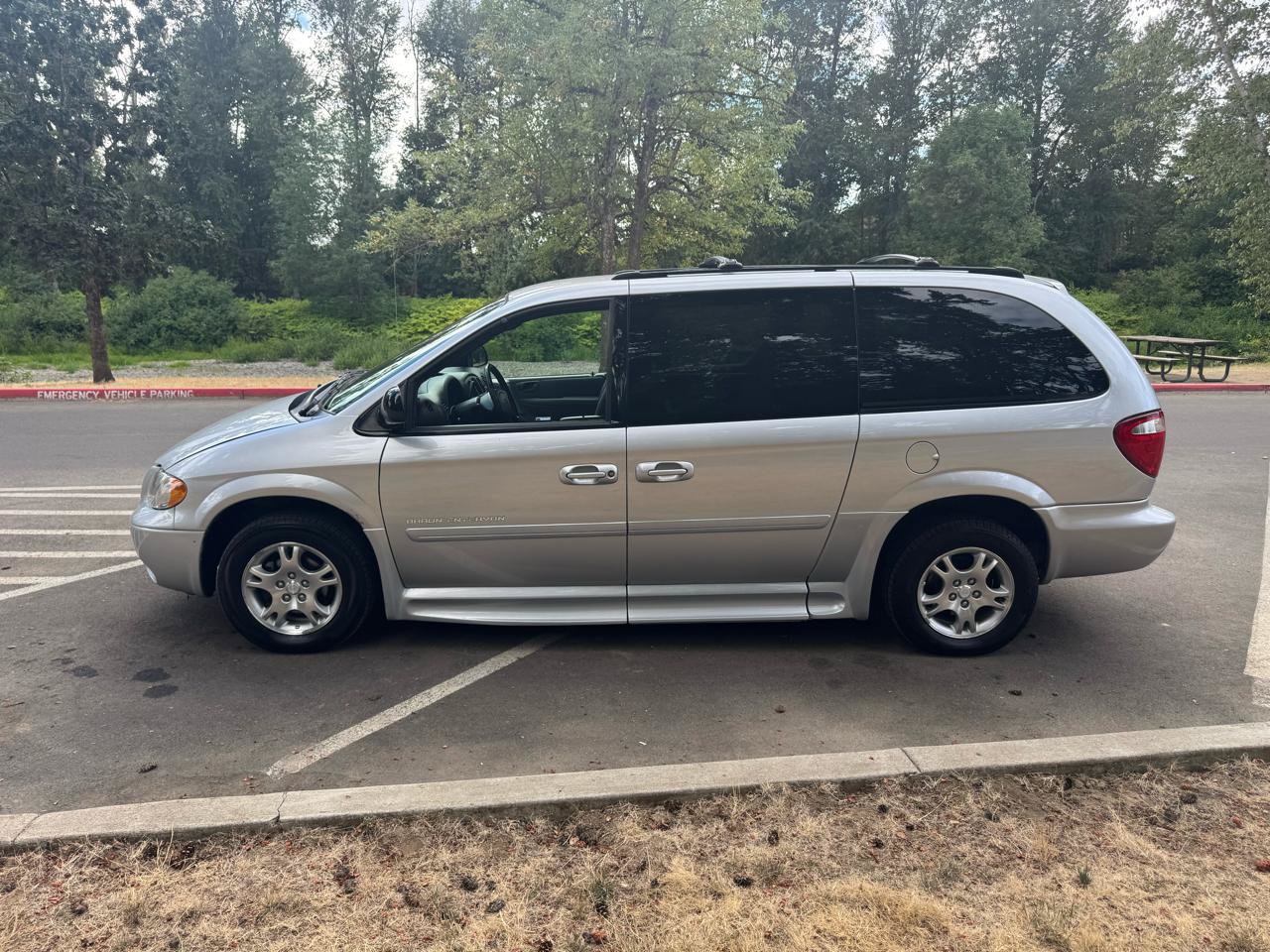 Used 2004 Dodge Grand Caravan SXT w/ Premium Group FWD image 11