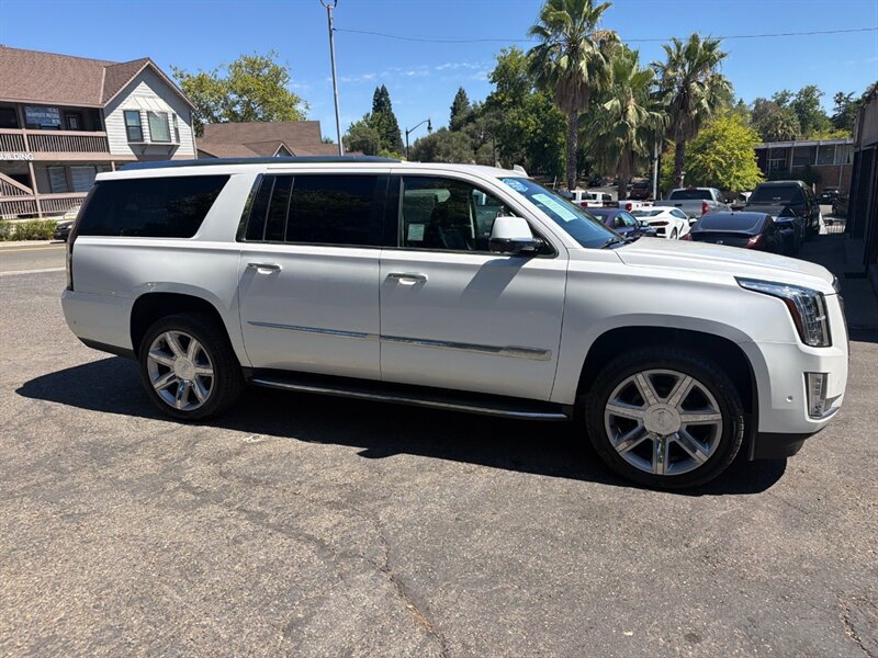 Used 2018 Cadillac Escalade ESV Premium Luxury AWD/4WD image 6