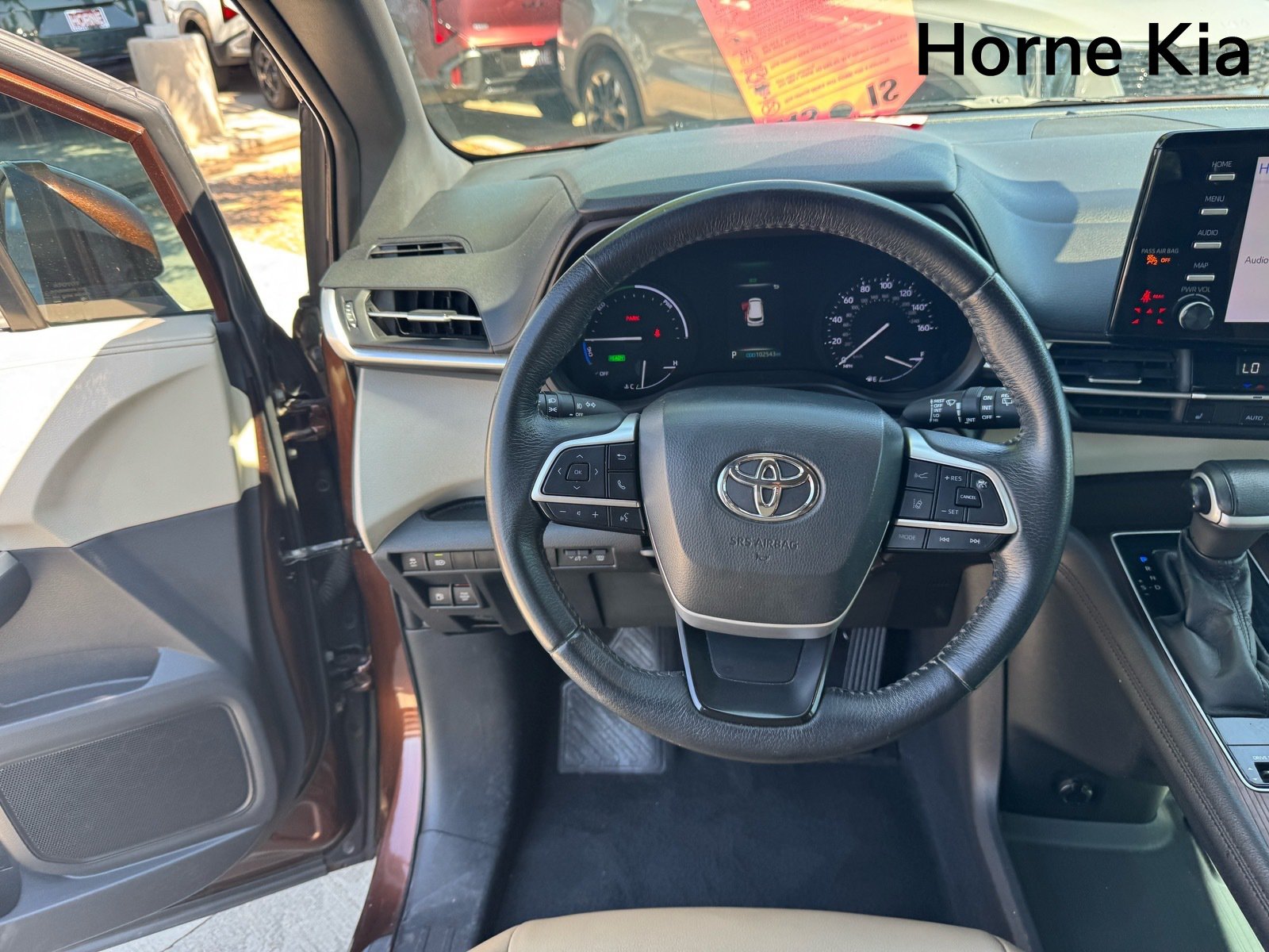 Used 2021 Toyota Sienna XLE FWD image 16